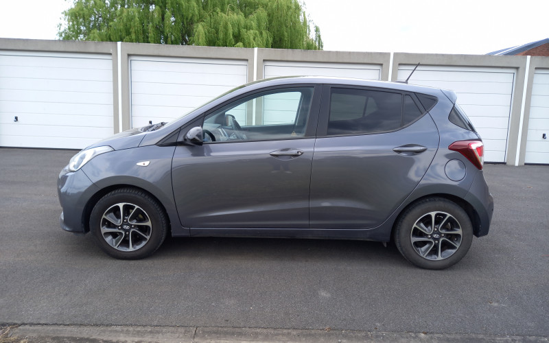Hyundai i10 grijs bj 2019