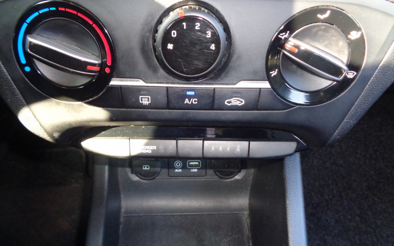 hyundai i20 wit blauw bj 2020