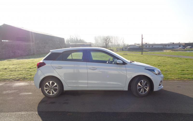 hyundai i20 wit blauw bj 2020