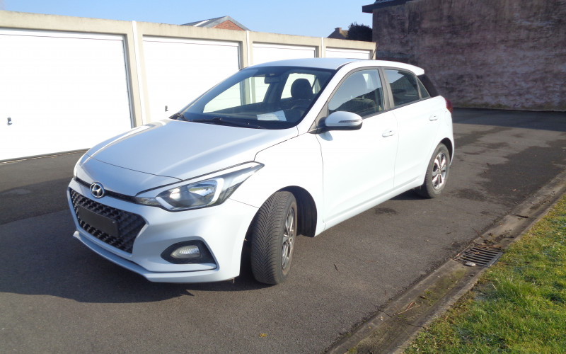 hyundai i20 wit blauw bj 2020