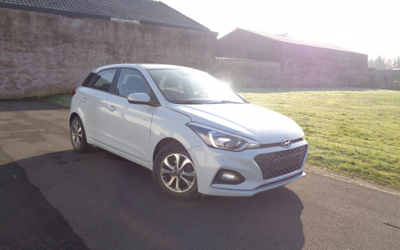 hyundai i20 wit blauw bj 2020