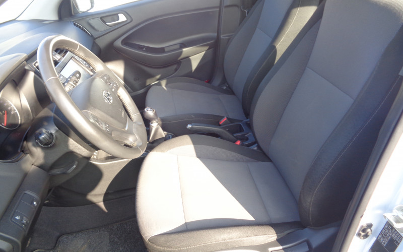 hyundai i20 wit blauw bj 2020