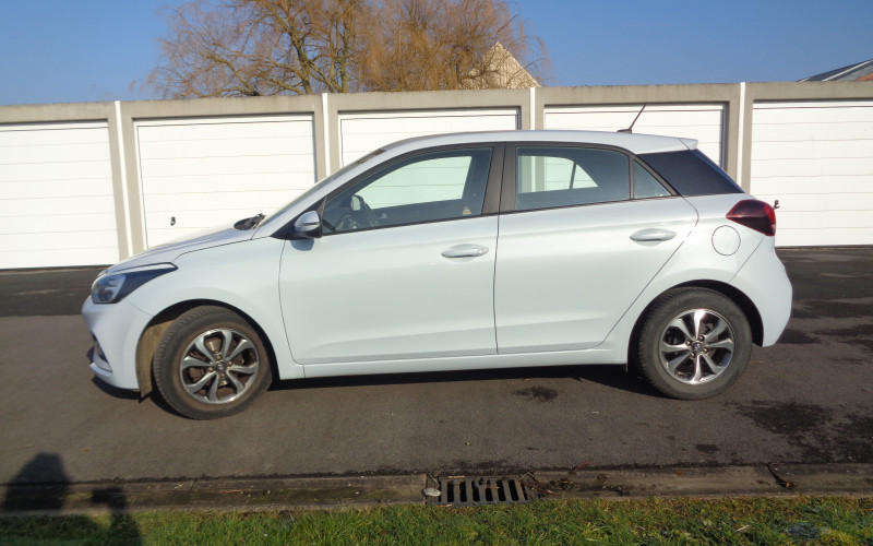 hyundai i20 wit blauw bj 2020