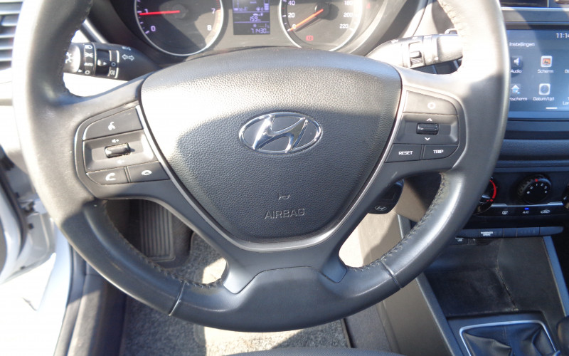hyundai i20 wit blauw bj 2020
