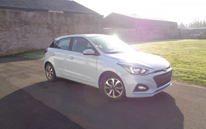hyundai i20 wit blauw bj 2020