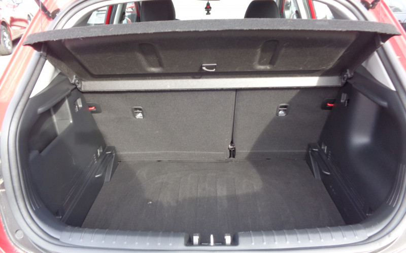 KIA STONIC rood bj 2021