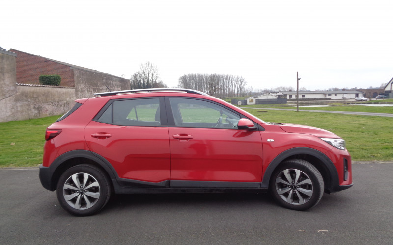 KIA STONIC rood bj 2021