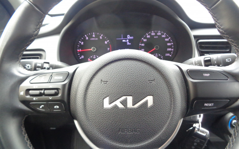 KIA STONIC rood bj 2021