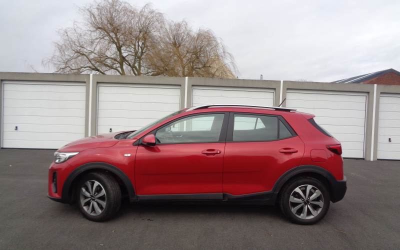 KIA STONIC rood bj 2021