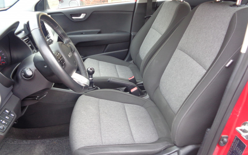 KIA STONIC rood bj 2021
