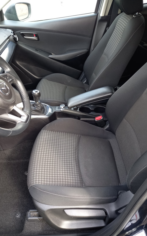 Mazda 2 blauw