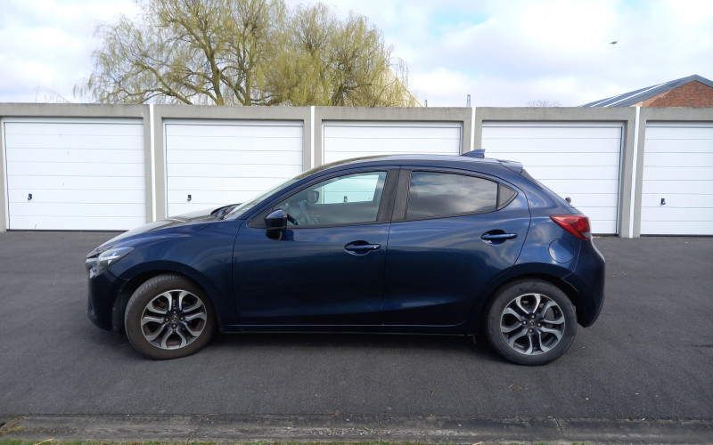 Mazda 2 blauw