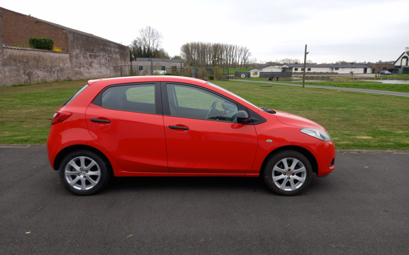 Mazda 2 rood bj 2014