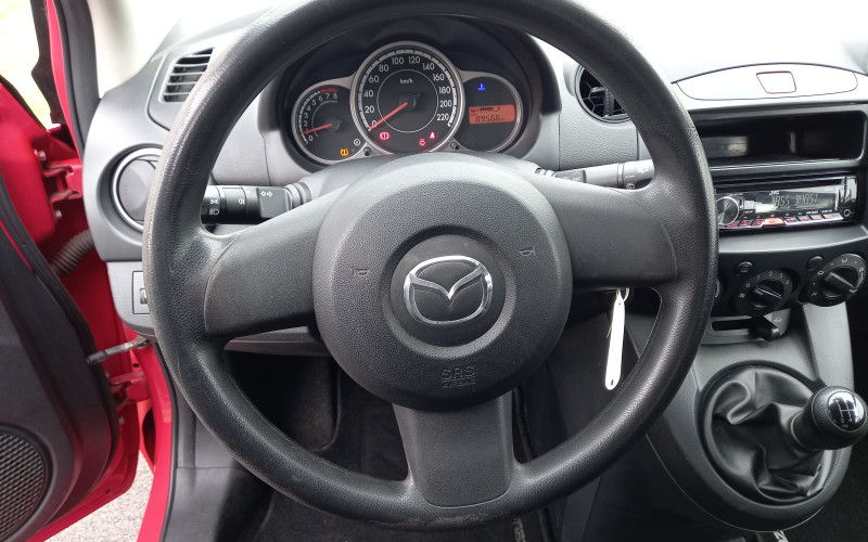 Mazda 2 rood bj 2014
