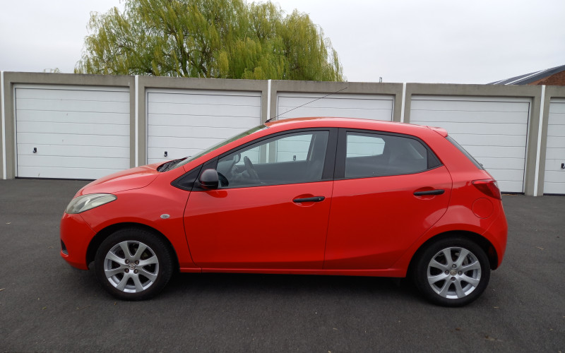 Mazda 2 rood bj 2014
