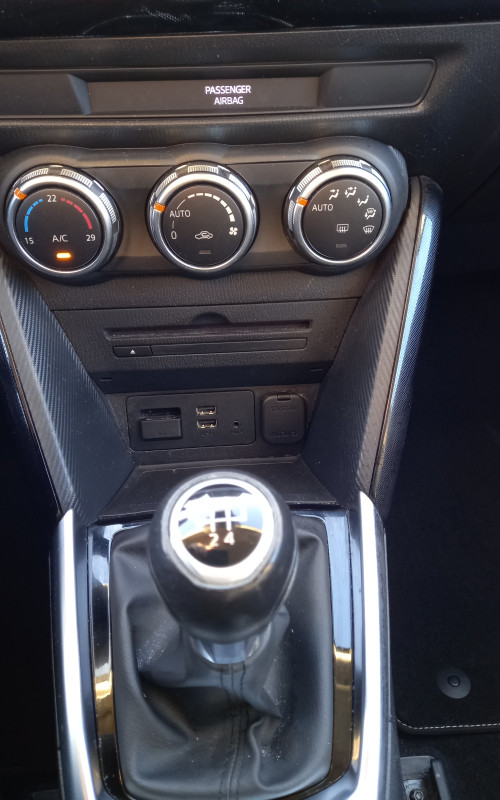 mazda 2 zwart bj 2016