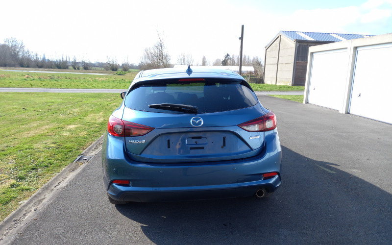 Mazda 3 blauw