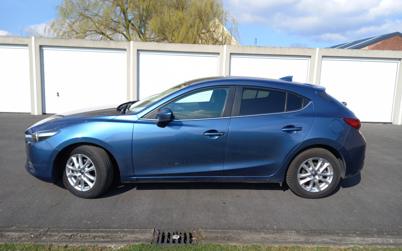 Mazda 3 blauw